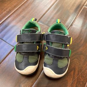 Toddler Plae Shoes Size 8